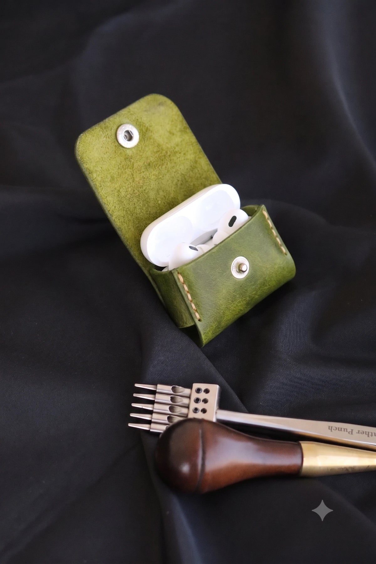 El Yapımı Deri AirPods Kılıfı